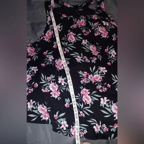 🔥Host Pick🔥 NWOT Torrid Floral Woven Knit Tank Sz 2 - Picture 8 of 8